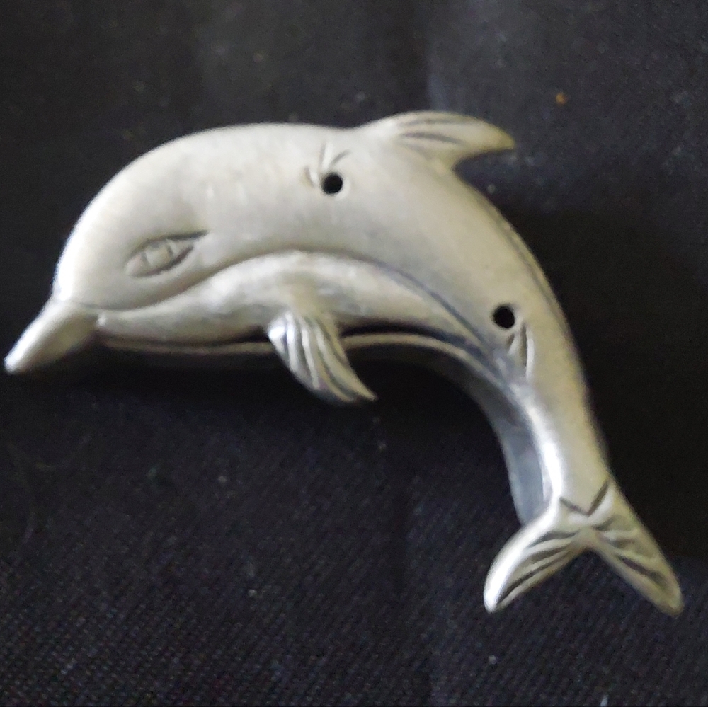 Trinket Silver Dolphin N Brooch